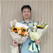 English tutor with 8.5 in IELTS, mainly focuses on speaking and writing. Bilingual speaker of English and Chinese, student at UCL.